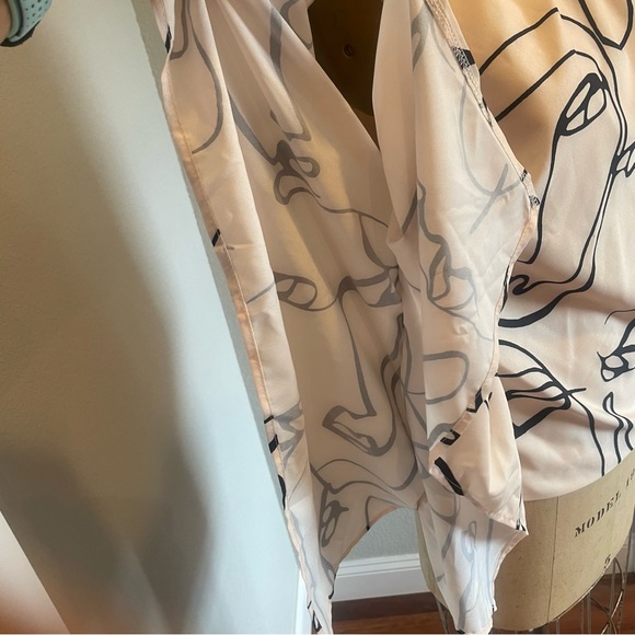 SZ S Cream and Black Abstract Face Blouse - Picture 7 of 10